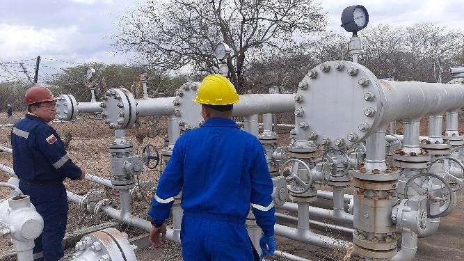 Equipo técnico de R&M Chemical en campo, control de corrosión y tratamiento de gas